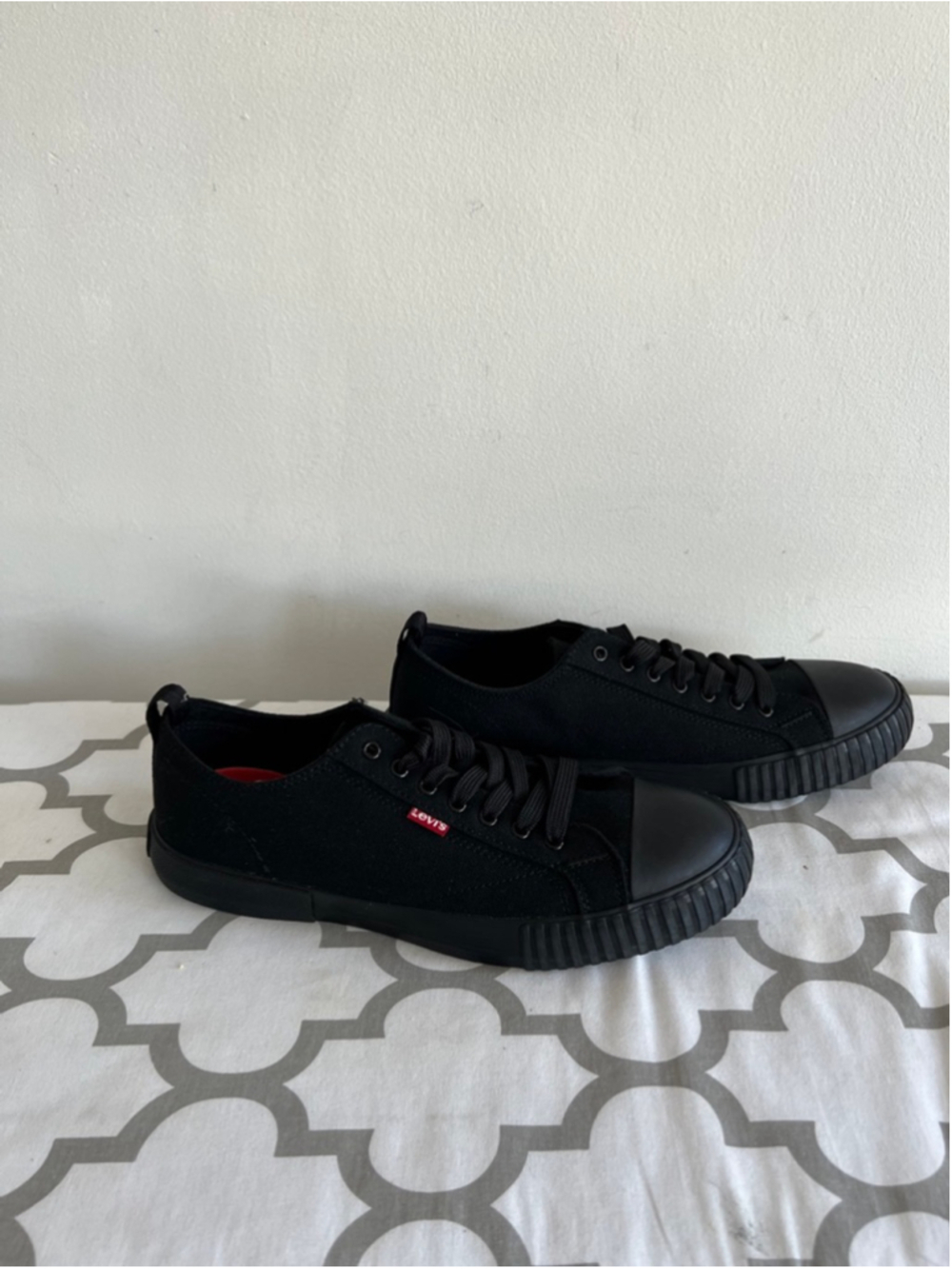 Men's Levi's Black Canvas Sneakers Size 10 with Red Accents